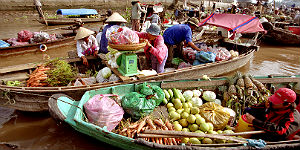 Schwimmender Markt - Händler verkaufen Obst und Gemüse © Mekong Eyes Schwimmender Markt - Händler verkaufen Obst und Gemüse © Mekong Eyes