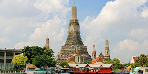 Unterwegs auf dem Chao Praya Fluss in Bangkok